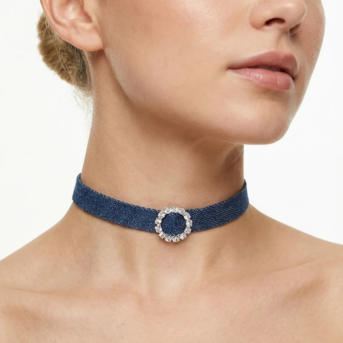 Collana girocollo in tessuto denim di cotone, gioiello con strass a forma di cuore, adatta per la primavera