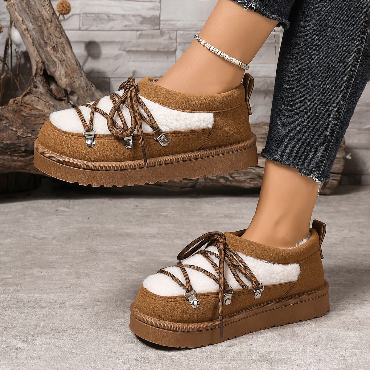 Stivali da neve invernali bassi Stivali slip-on alla moda da donna Stivali caldi con fondo spesso Stivali da donna con suola in gomma con punta tonda