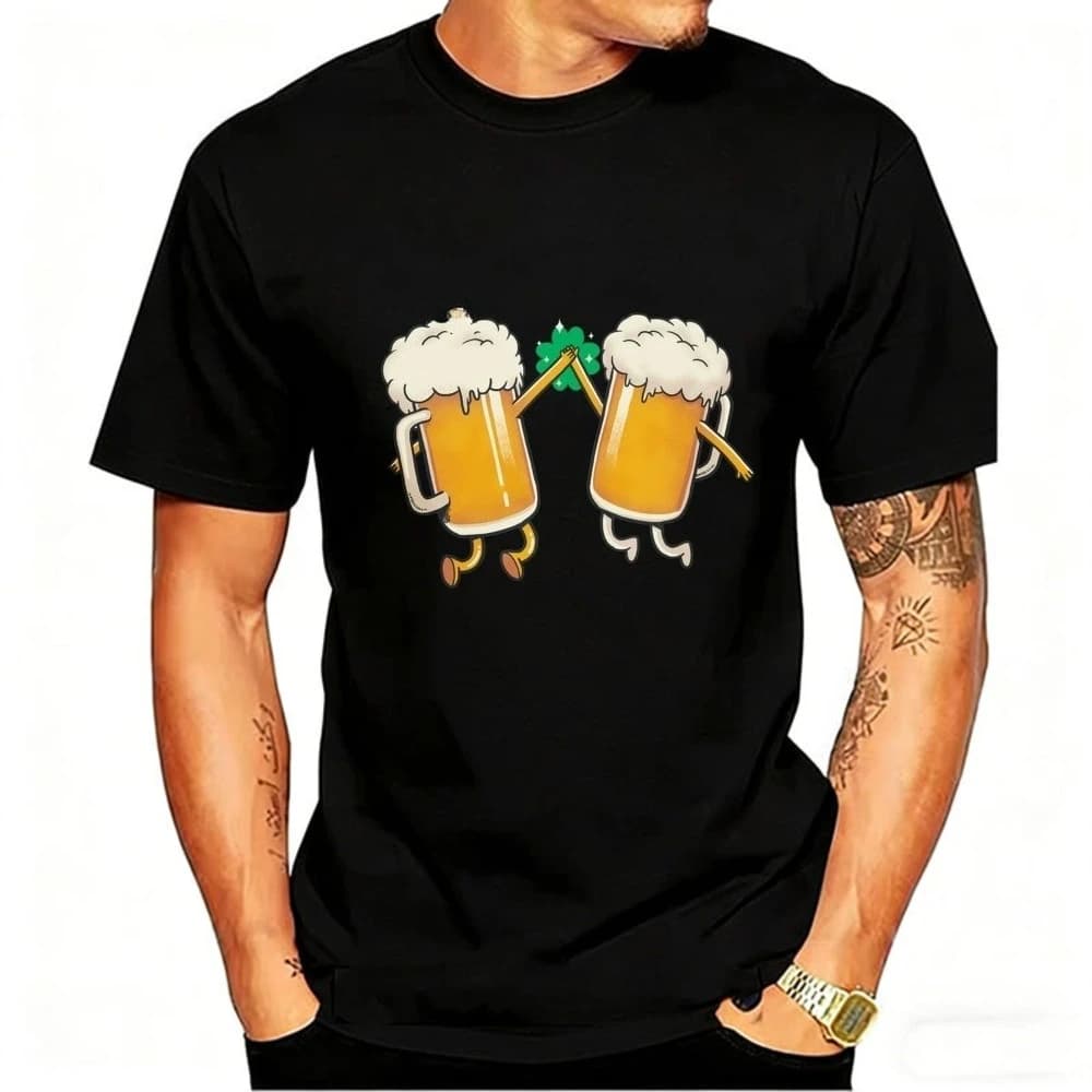 Boccali da Birra con Gambe e Braccia che si Incontrano su un Ornamento per Feste e Celebrazioni, Regalo per il Giorno di San Patrizio, T-Shirt Casual per Amici