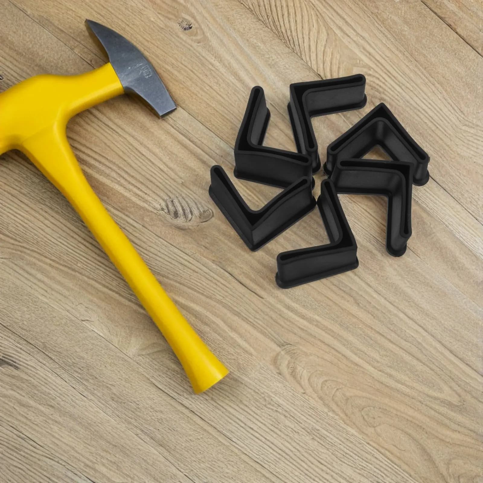 20 Pezzi Tappi a L in Plastica Neri Elastici Antiscivolo per Gambe di Mobili, Sedie, Letti, Protezioni per Pavimenti e Mensole in Acciaio Triangolare