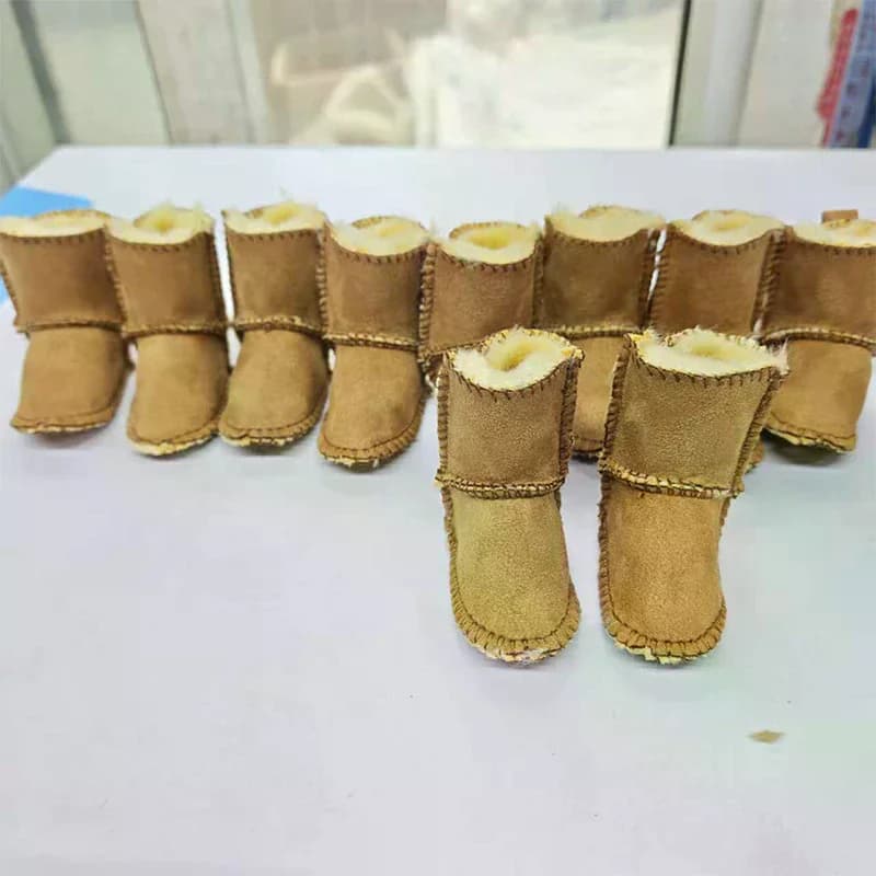 Portachiavi a forma di scarpa per stivale per donna Portachiavi per auto Bagpack Accessori con ciondoli Pendenti per scarpe in pile scamosciato