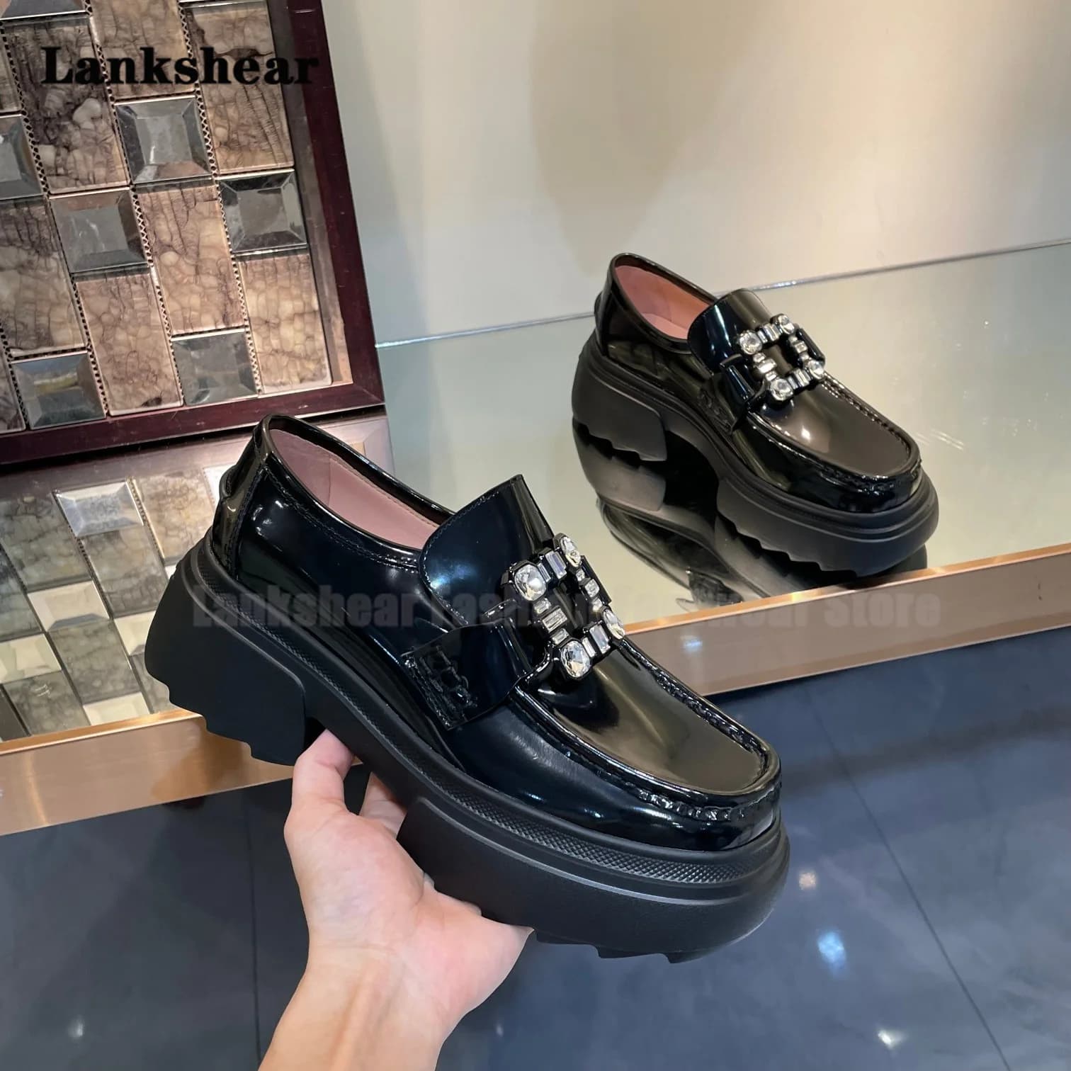 Mocassino con suola spessa in pelle verniciata scarpe Casual da donna autunno nuove scarpe singole britanniche con strass con fibbia quadrata