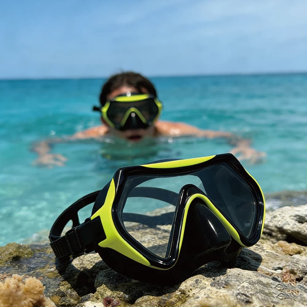 Underwater Mask with Swimming Occhialini, Wide Vision Lenses, Naso Protection and Adjustable Strap for Training