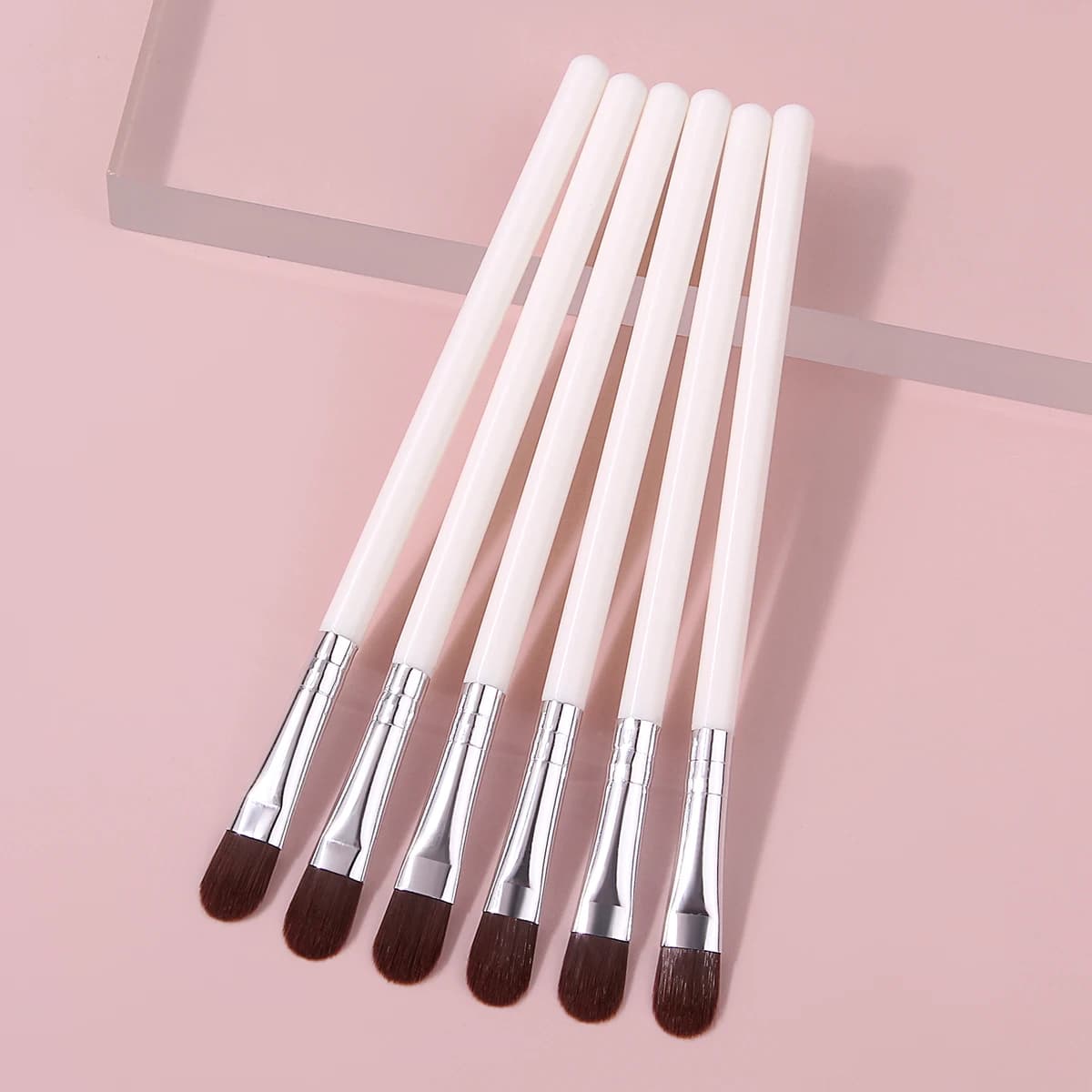 6PCS Eyeshadow Brush Set,Lightweight Thin Design for Even Base Color Layering&Smooth Eyelid Wash,Makeup Supply&Travel Touch-Ups