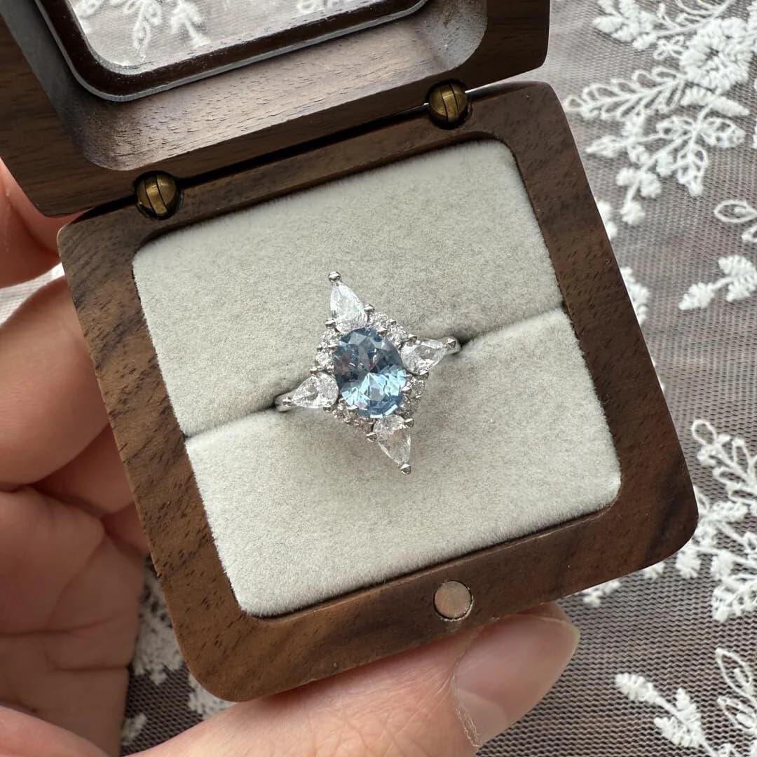 Design originale Anelli con pietre preziose blu stella a quattro punte per le donne, regali di alta gioielleria di lusso leggeri e di fascia alta di moda squisita