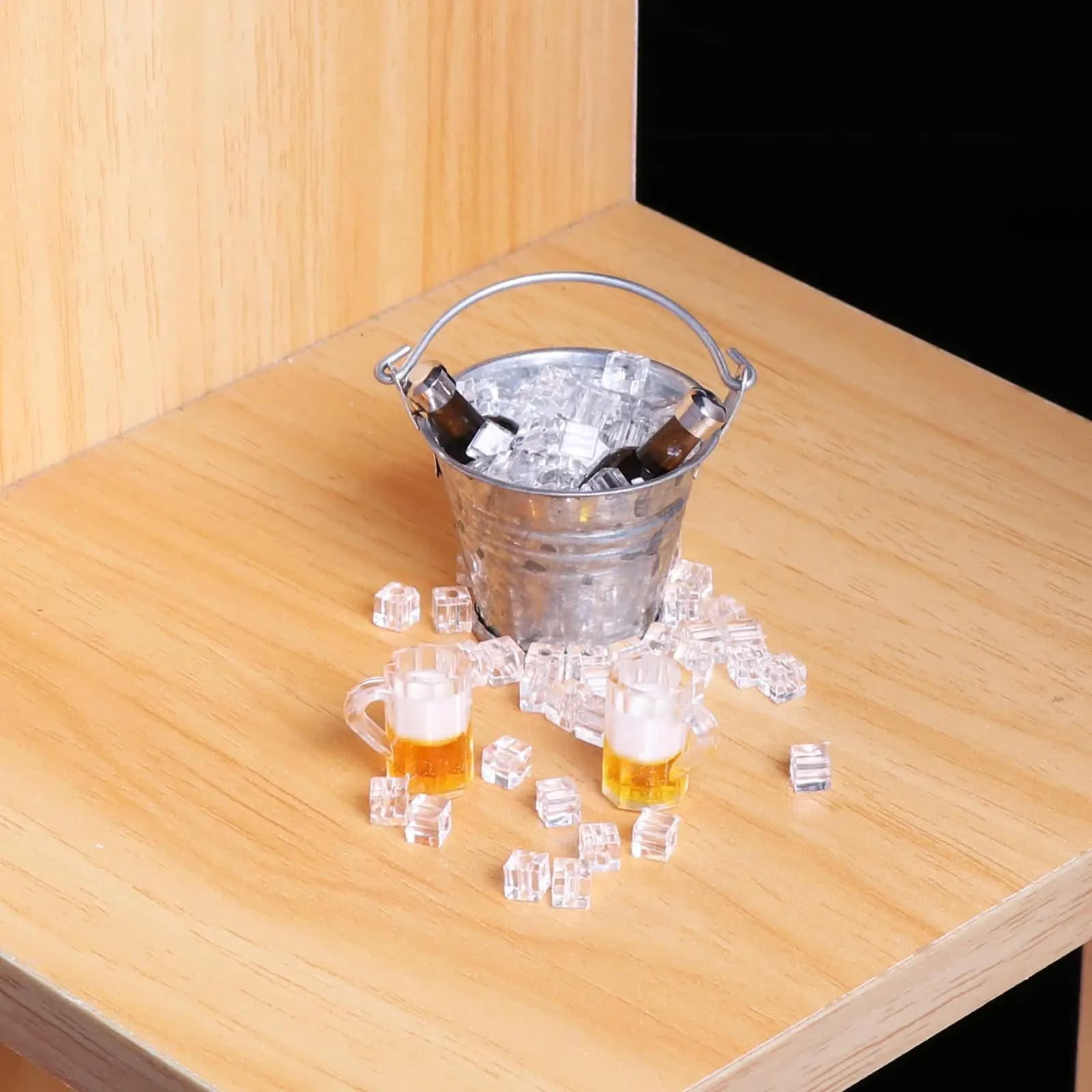 Set di Miniature per Casa delle Bambole: Secchiello per Ghiaccio, Bottiglia di Vino e Boccale di Birra per Mini Cucina e Bar