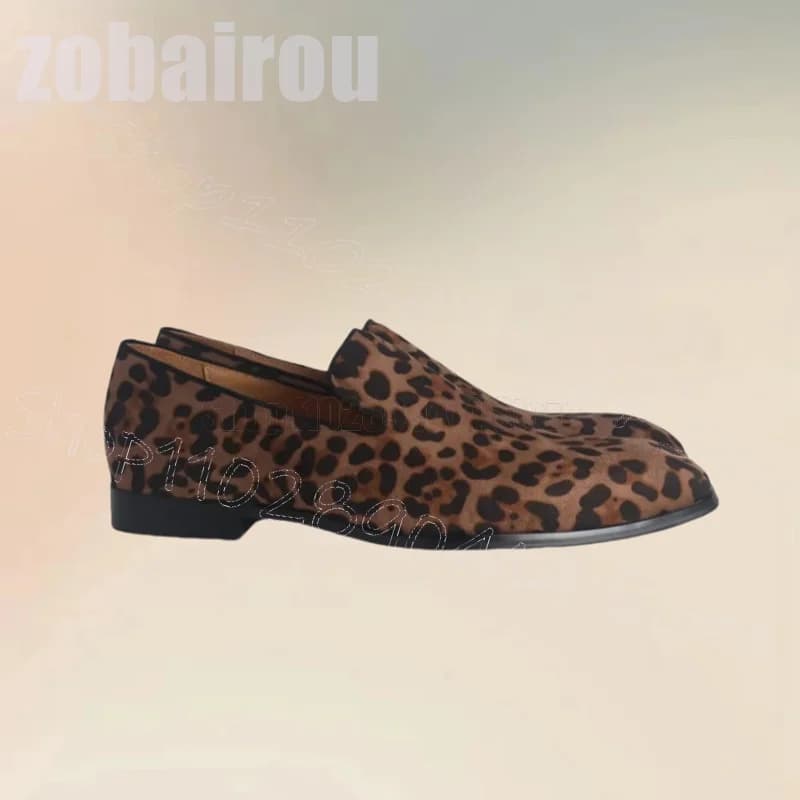 Mocassini in pelle scamosciata con punta a punta con stampa leopardata marrone Moda Slip On Scarpe da uomo Lussuoso fatto a mano per banchetti per feste Incontri Scarpe casual da uomo