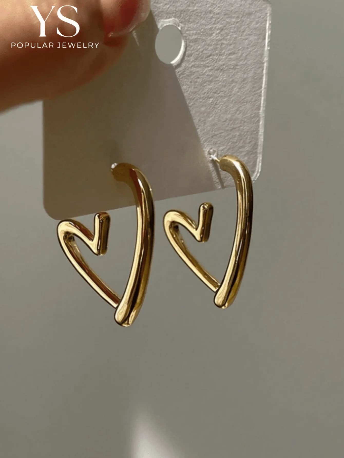 1 Pair Heart-Shaped Gold Hoop Earrings, Valentine's Day Gift Jewelry For Women, Smooth Minimalist Fashion Jewelry