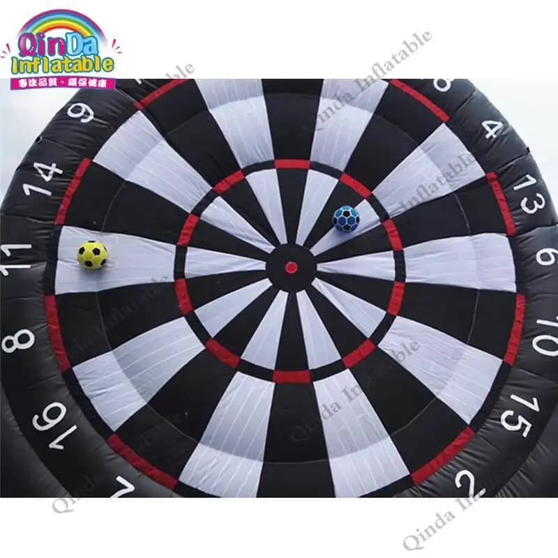 Fornitura di freccette all'ingrosso Freccette gonfiabili da 13 piedi in vendita, gioco da tavolo gonfiabile per freccette da calcio con calcio appiccicoso