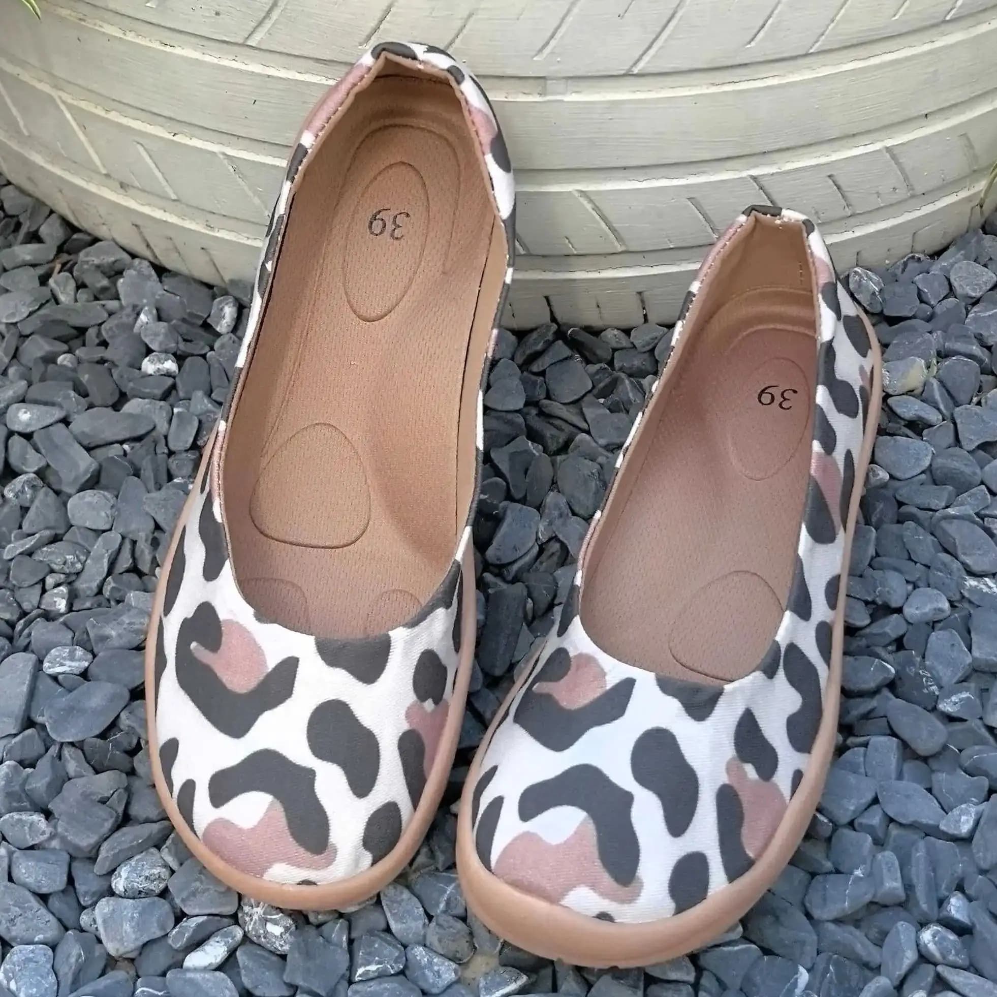 Scarpe casual slip-on da donna in tessuto, scarpe da passeggio, comode scarpe da donna a taglio basso con suola morbida e traspirante, scarpe da donna di grandi dimensioni, stampa leopardata nera, regalo di moda per le vacanze.