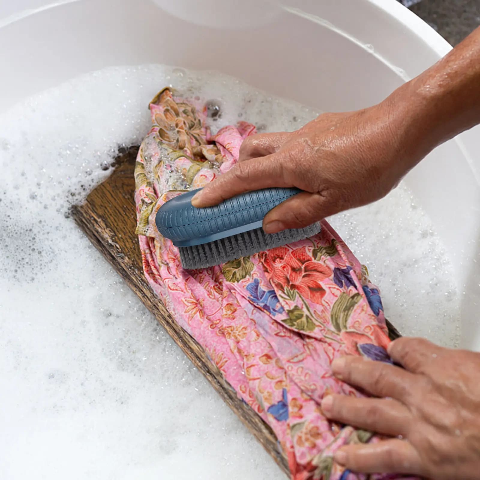 2 spazzole multiuso per bucato con anello per appendere, facili da appendere in bagno e cucina, setole dense per scarpe, vestiti e macchie