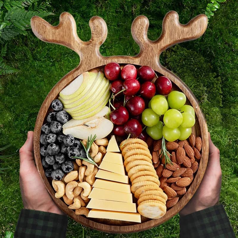 Vassoio in legno di cervo di Natale, spuntino di frutta in legno di alce, piatto da pranzo di frutta secca, trama semplice e decorazione natalizia