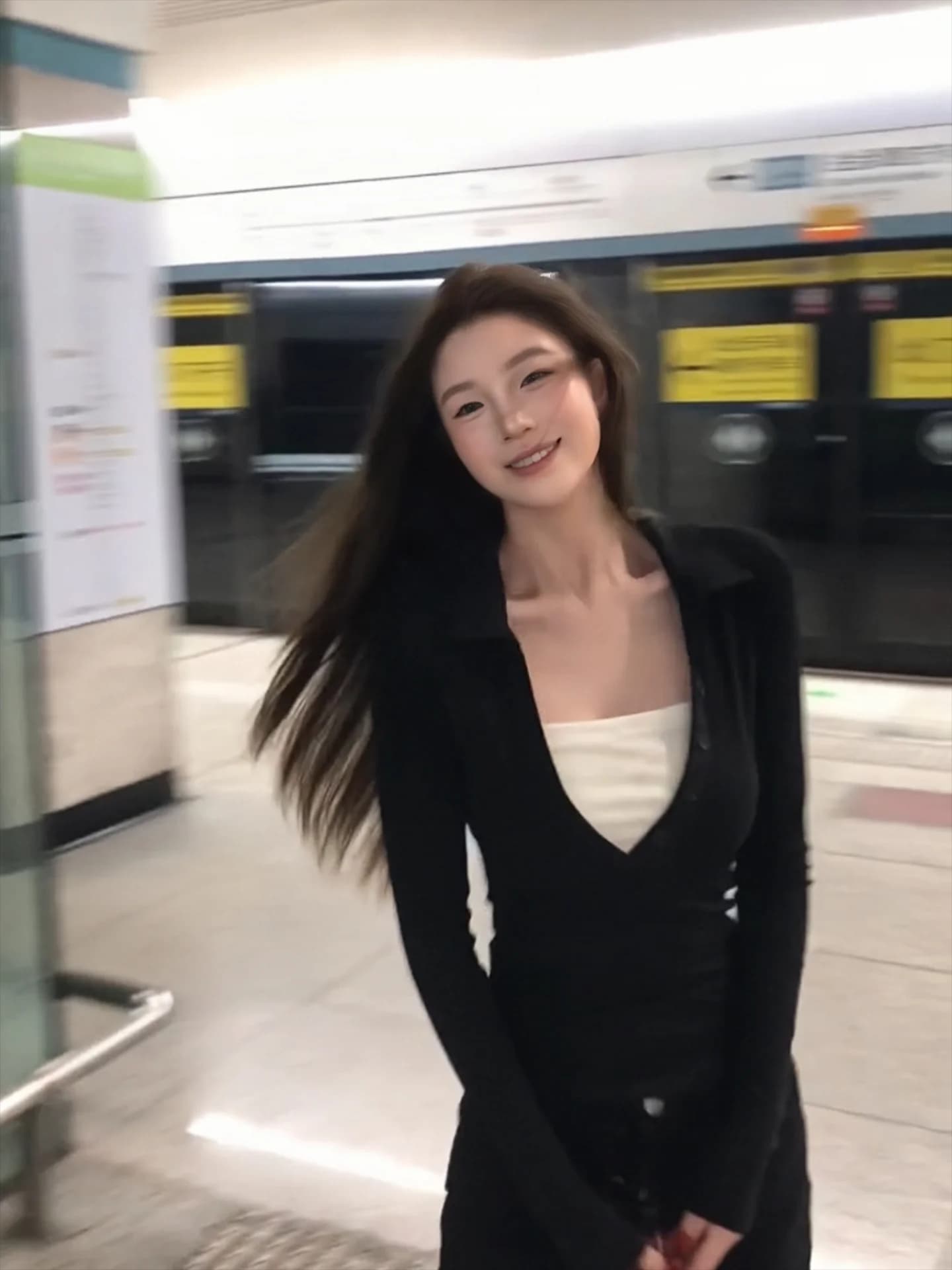 Slim Fit V-Neck Long Sleeve T-Shirt Women's Base Shirt Inner Wear Black Two-Piece Style Commute Fashion Spring 2026 New Arrival