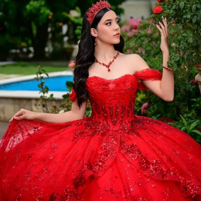 Abito Quinceanera rosso lucido Stratificazione di pizzo con spalle scoperte Tull Decalcomania fiore 3D abiti da 15 Quinceanera Personalizzato