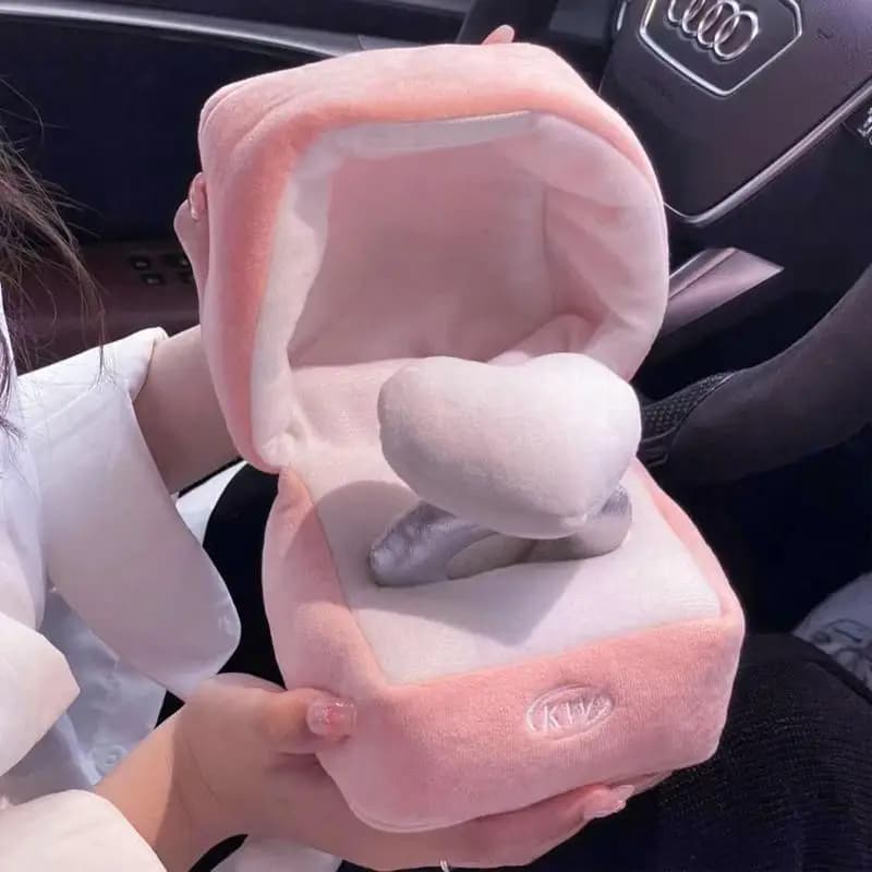 Anello creativo Peluche Simulazione Amore Anello di diamanti Scatola Custodia Peluche Bambola Kawaii Farcito Simpatici giocattoli morbidi per regali fidanzata