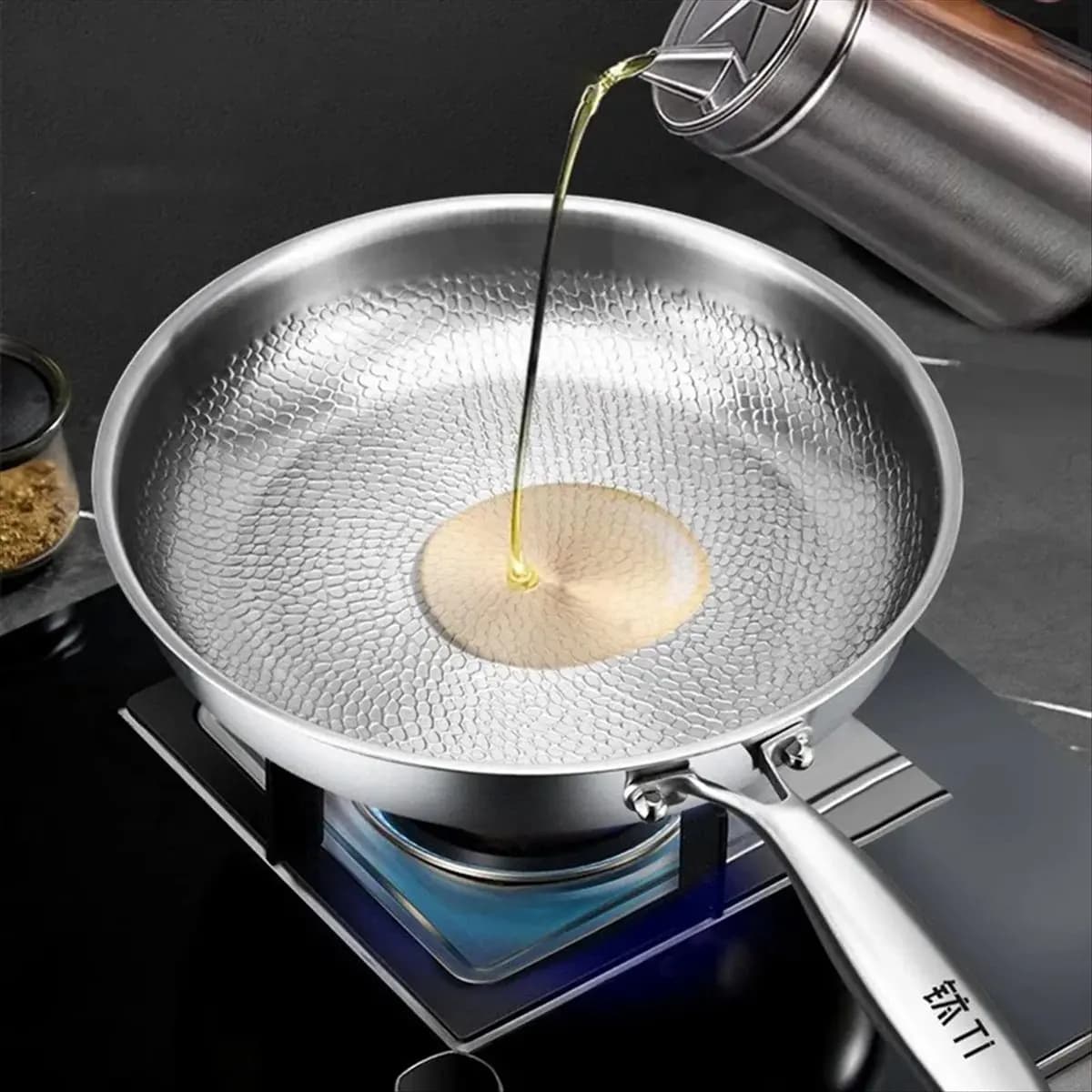 AA83 Titanium Steel Plate Not Coated Non-stick pan Fish scale hammer pattern Steak pan for domestic use Cooking pots,C