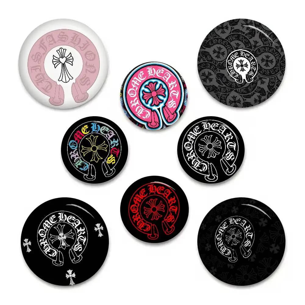 Spilla con logo C-ChromeS a forma di cuore, stile anime, simpatico distintivo a cartone animato, per giacca, jeans, accessorio regalo
