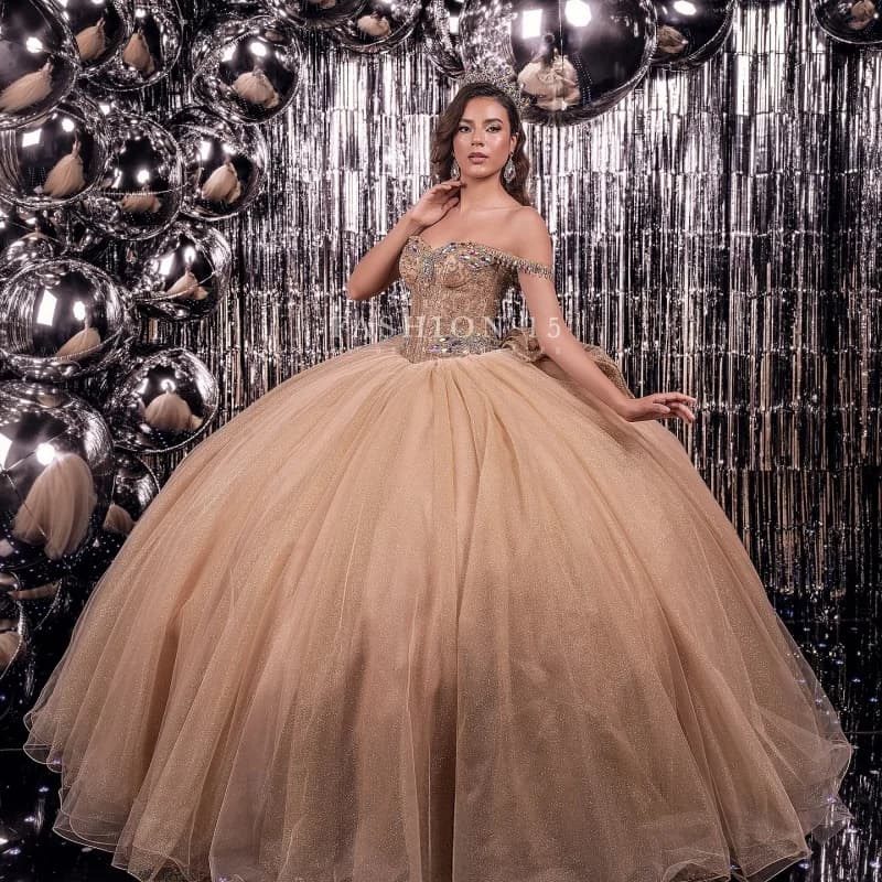 Champagne lucido Principessa Dolce 16 Abito Abiti stile Quinceanera Applique Perline Fiocco di cristallo Tull Festa di compleanno Abiti 15 De Anos