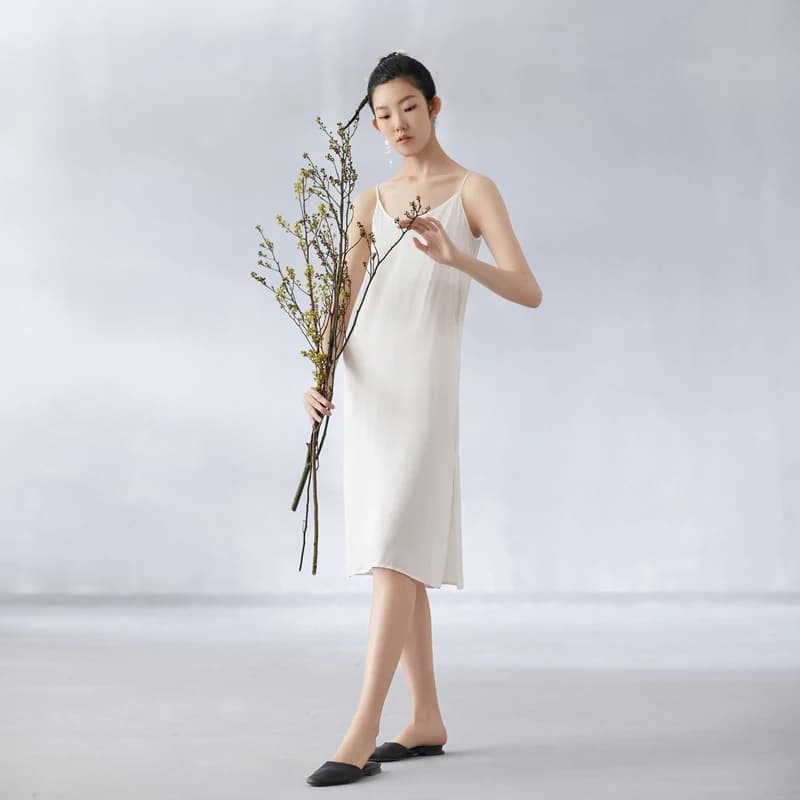 Abito Lungo Estivo da Donna in Seta con Scollo a V, Morbido e Versatile, Stile Sottoveste, Nuova Moda, Colore Puro