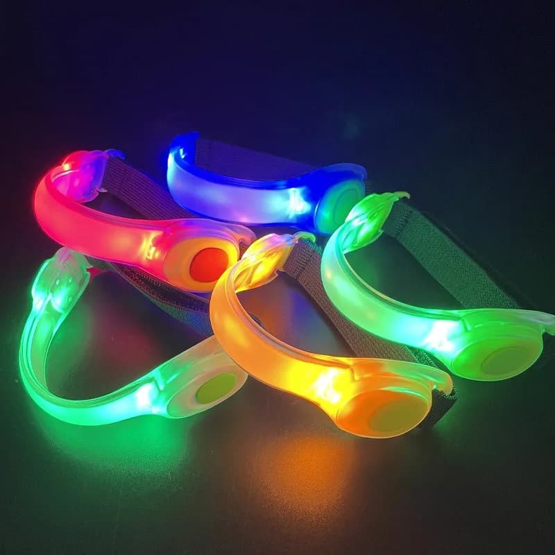 Nuovo braccialetto luminoso per sport all'aperto, corsa e ciclismo, braccialetto luminoso con velcro per avviso notturno