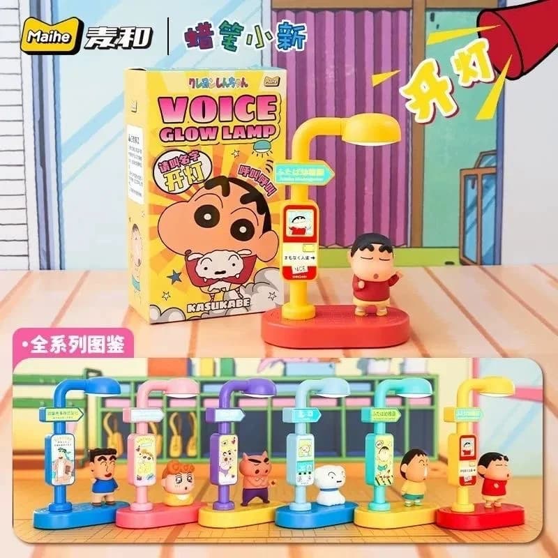 Crayon Shin-Chan Lampada a comando vocale Scatola cieca Sveglia vocale Luce notturna Ricarica USB Giocattolo carino Ornamento da tavolo Regalo a sorpresa