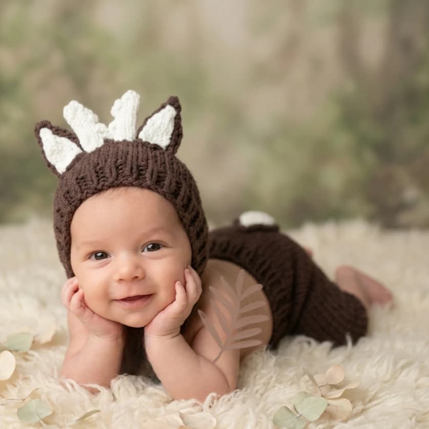 Set 2 Pieces for Newborn Baby to Theme Deer: Hat Maglia and Shorts Made in Mano, Colour Coffee, for Christmas Photo Services