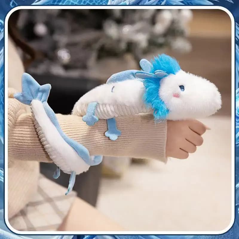 Piccolo braccialetto di simulazione del drago bianco da 60/120 cm riempito con giocattoli di peluche, figurine, anime dei cartoni animati, simpatici regali per bambini