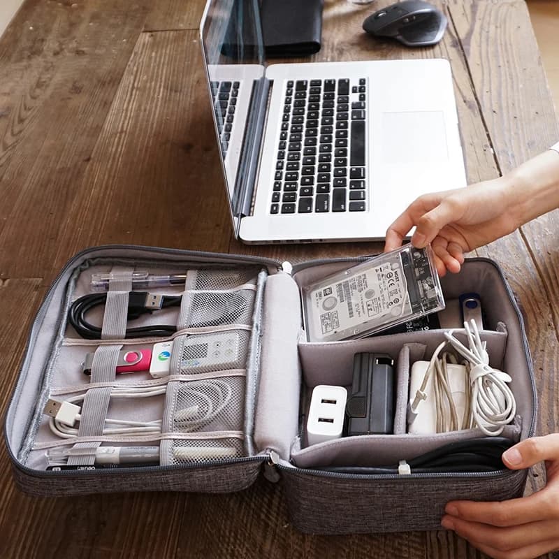 Borsa portaoggetti compatta per elettronica – Contiene oltre 10 cavi, adattatori e auricolari, custodia tecnica da viaggio in nylon resistente