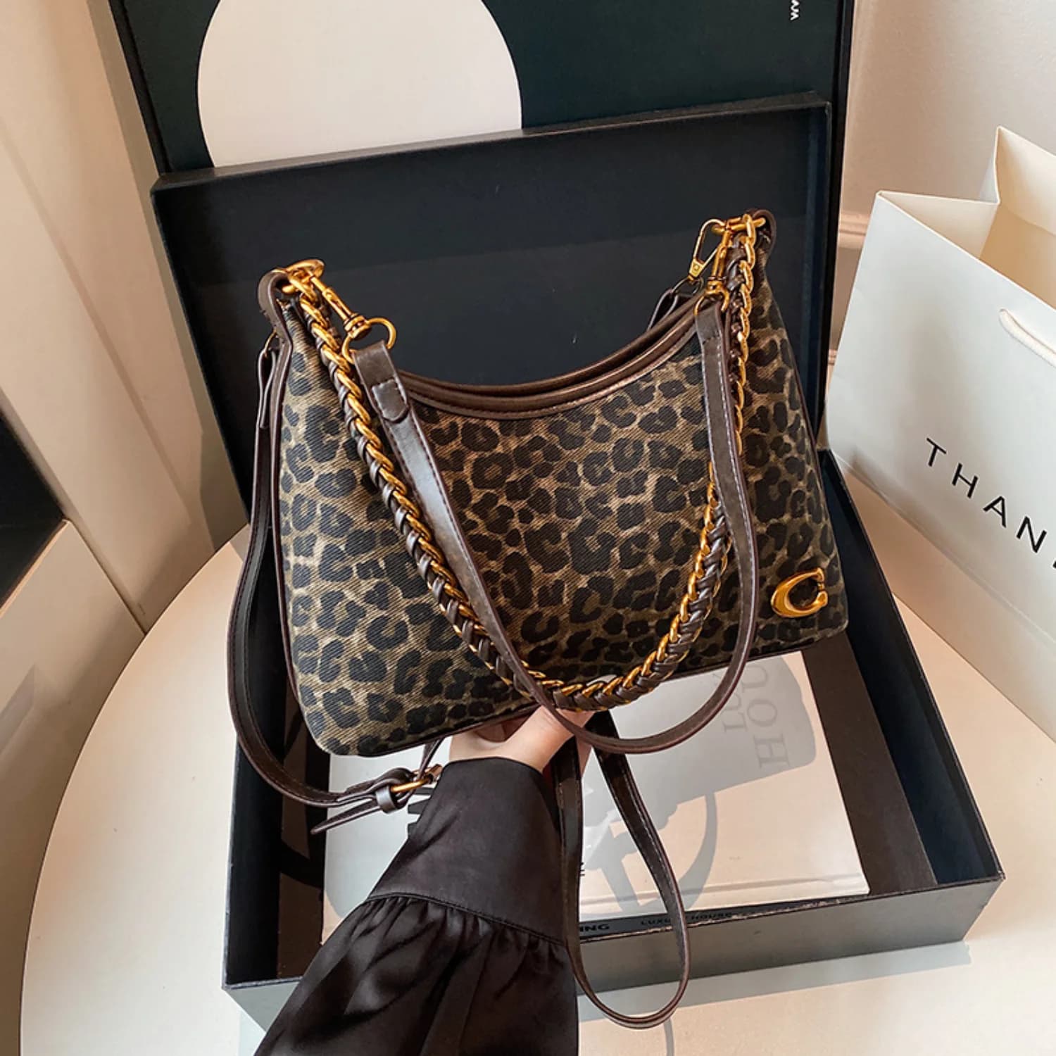 Women's Y2K Leopard Print Chain Crossbody Bag Unique Design Fashion Handbag Single Shoulder Bag for 2026 Trendsetters