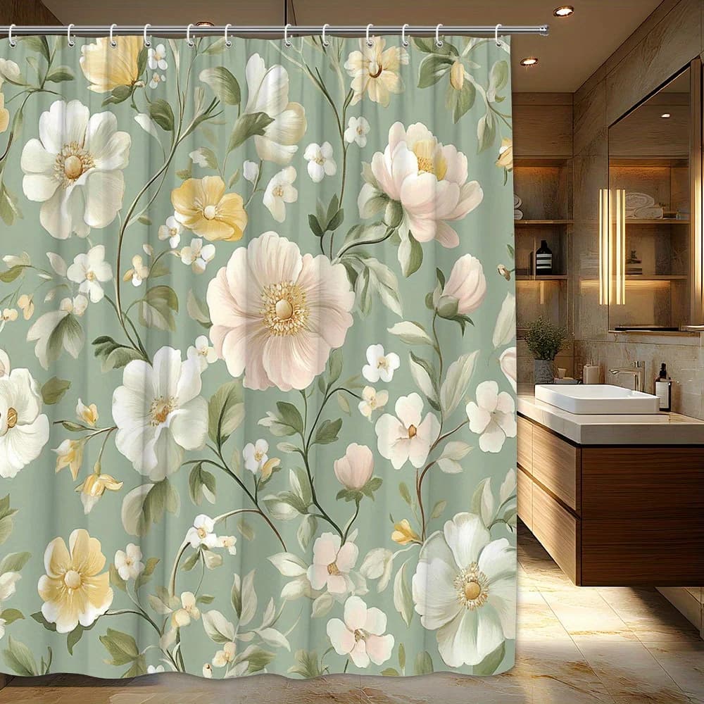 Delicata tenda da doccia floreale: bianco, giallo pallido, fiori rosa chiaro, foglie verdi subtili, sfondo verde maculato