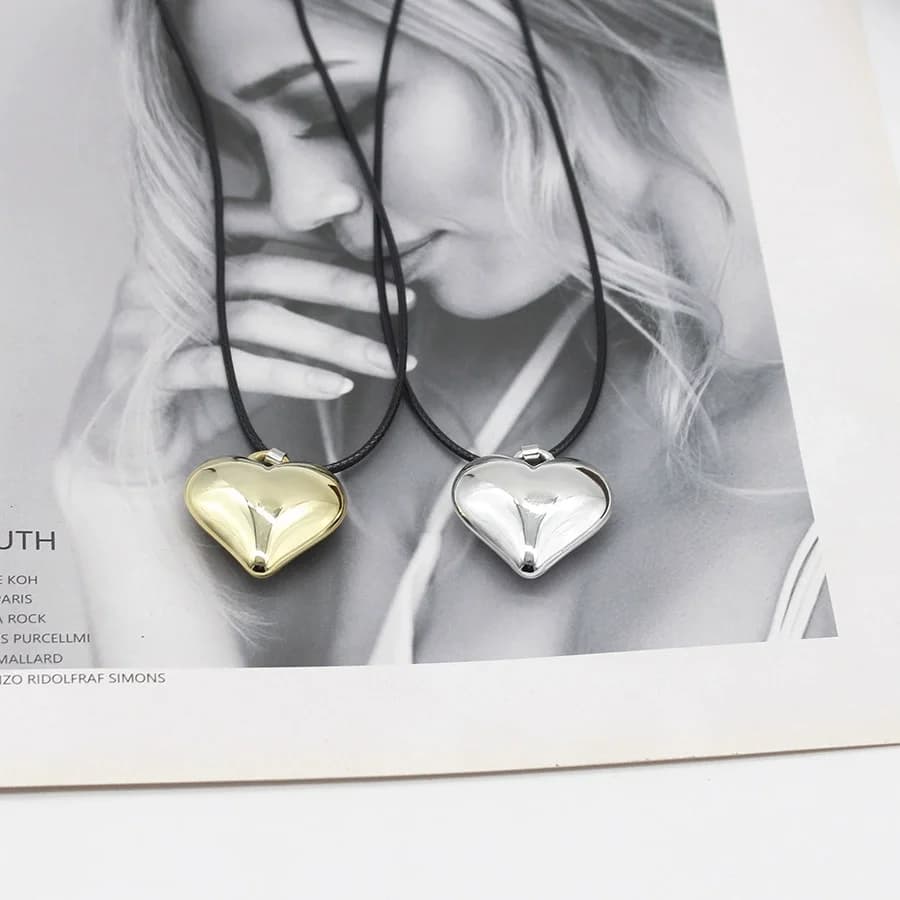 Moda Goth Pelle nera Linea di cera Collana con ciondolo a forma di cuore Collana fatta a mano con ciondolo a catena Dichiarazione Regalo di gioielli a pendolo da donna