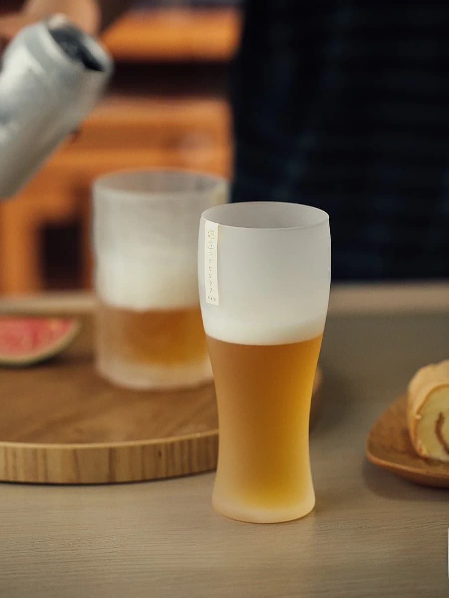 Bicchiere da Birra Originale Sasaki con Piede Alto, Boccale da Birra in Vetro Smerigliato Stile Giapponese, Elemento Rinfrescante per la Tavola