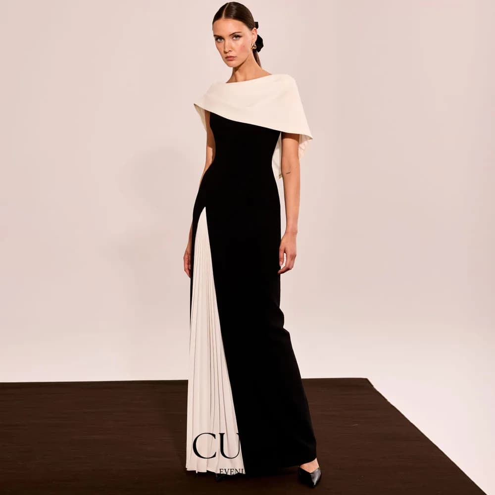 CUYUN Abiti da sera formali Abito da festa con spalle scoperte in bianco e nero Abito da cerimonia nuziale lungo con spacco pieghettato per gli ospiti