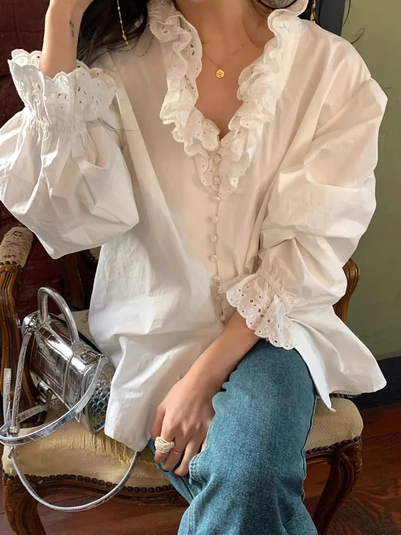 Women's Elegant White Shirt with Lace Edge, New Design Spring 2026, Court Style, Large fit, Long sleeves, Cobbed, Solid color
