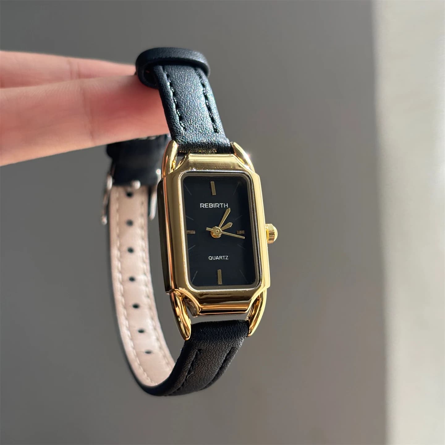 Design sense orologio quadrato nero a quattro facce orologio da donna con cintura versatile e casual, temperamento alla moda