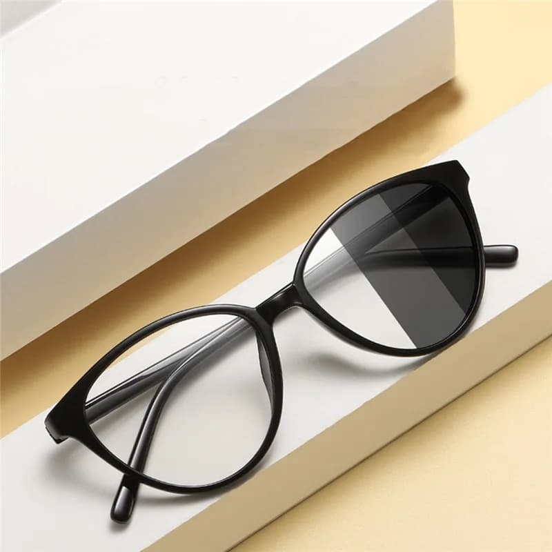 Women Cat Eye Photochromic Glasses Driving Color Changing Sunglasses Anti Blue Light Computer Eyepiece Transparent Lenses 2025