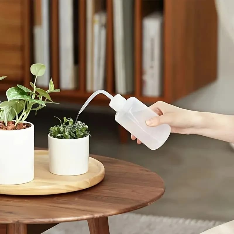 1 Set Squeeze Watering Bottles with Curved & Pointed Tips for Precise Plant Watering - Ideal for Succulents and Potted Plants
