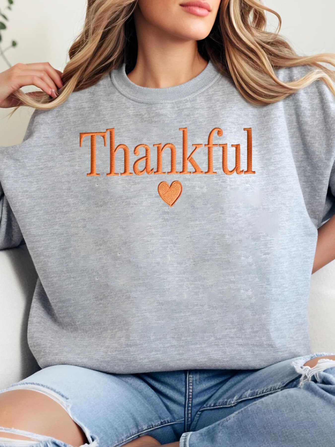 Crewneck sweatshirt for Thanksgiving with thanksgiving hearts print Woman Casual Autumn Winter Wearing Grey Strong cuts