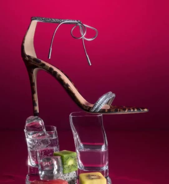 Sandali nuovi temperamento estivo da donna socialite cinturino a punta tacchi alti versatile moda strass tacco sottile
