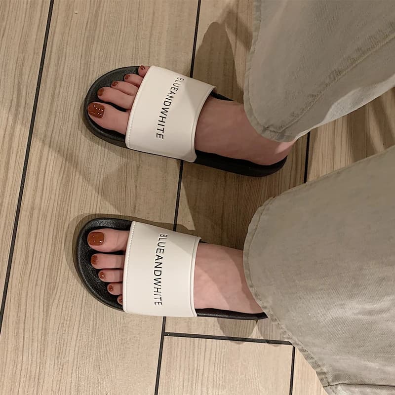 Summer Fashionable Women's Sandals Outdoor Wear Slip-On Flat Heel PVC Material Beach Sandals Anti-Slip Couples Slippers