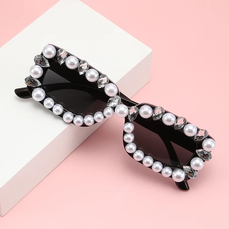 Vintage Pearl Crystal Cat Eye Sunglasses Black Frame Fashion Statement Sun Shades for Women Party Streetwear