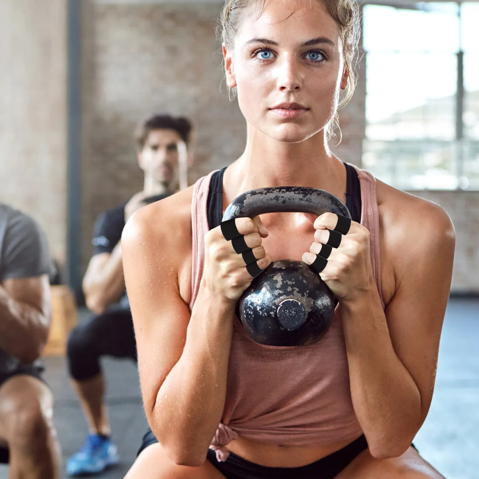 1 paio di impugnature per sollevamento pesi, protezioni per il palmo resistenti all'usura, design confortevole e traspirante per guanti da allenamento intensivo in palestra