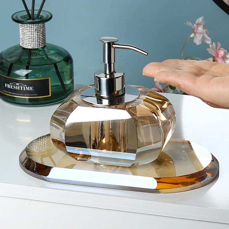 Set di Lusso per Bagno con Dispenser di Sapone a Pressione, Bottiglia per Lozione in Vetro Ambrato Tridimensionale e Contenitore per Shampoo