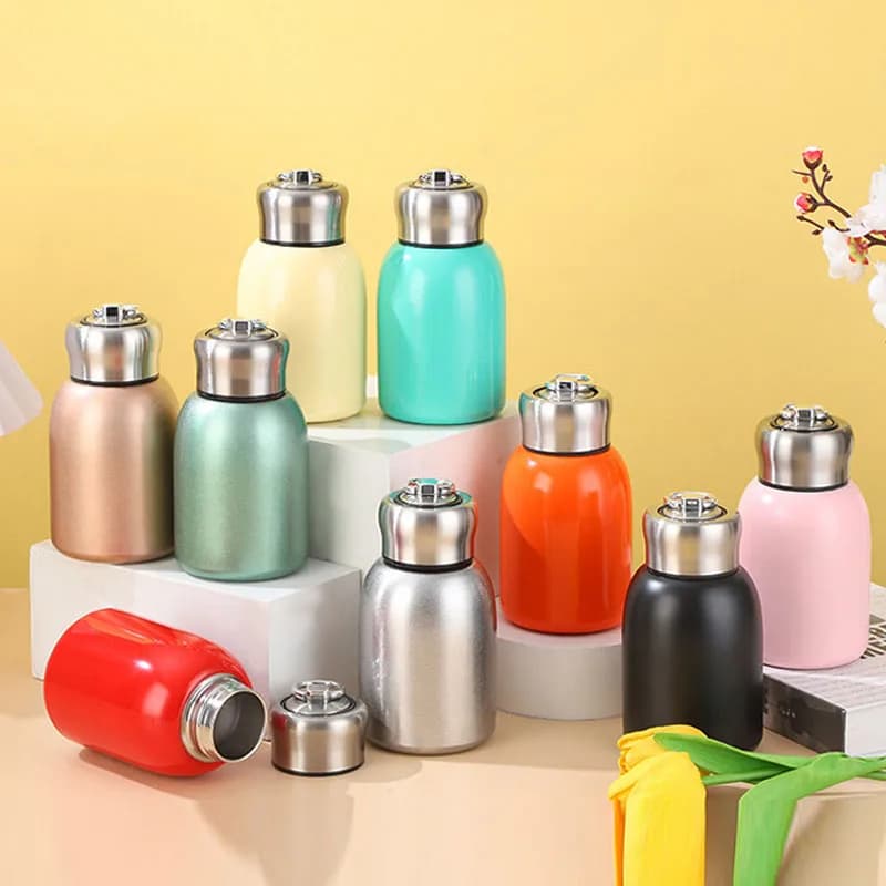 Bottiglia d'acqua da viaggio da 300 ml Tazza da caffè Boccetta sottovuoto in acciaio inossidabile con anello di sollevamento Mini tazza thermos Tazza termica per auto portatile