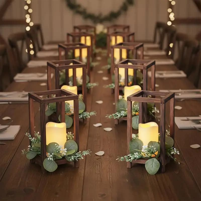 Set da 12 (36 Pezzi) Lanterne Nuziali in Legno per Centrotavola, Include 12 Portacandele in Legno, 12 Candele LED Senza Fiamma, 12 Ghirlande di Foglie di Eucalipto per Decorazioni Tavoli Matrimonio, Feste, Stile Rustico, Marrone