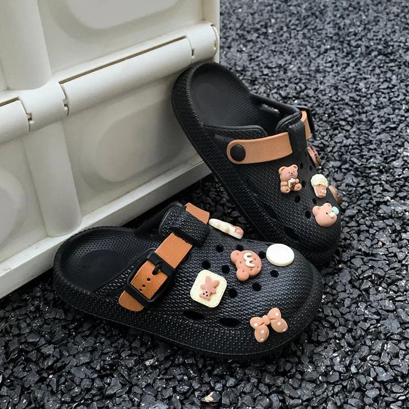 Boys and Girls' Hole-In-The-Wall Slippers, New Summer Style Children's Home Shoes, Indoor and Outdoor Non-Slip Comfortable Beach Sandals