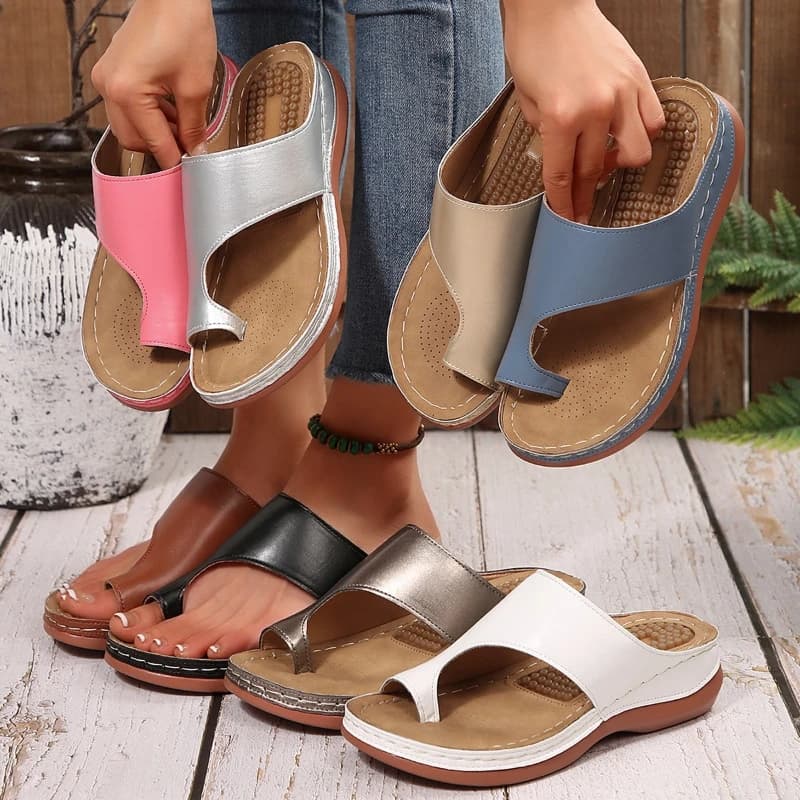 2025 Hot and comfortable women's flat Slippers with summer round toe Superb beach Slippers with thick non-slip sole with open tip