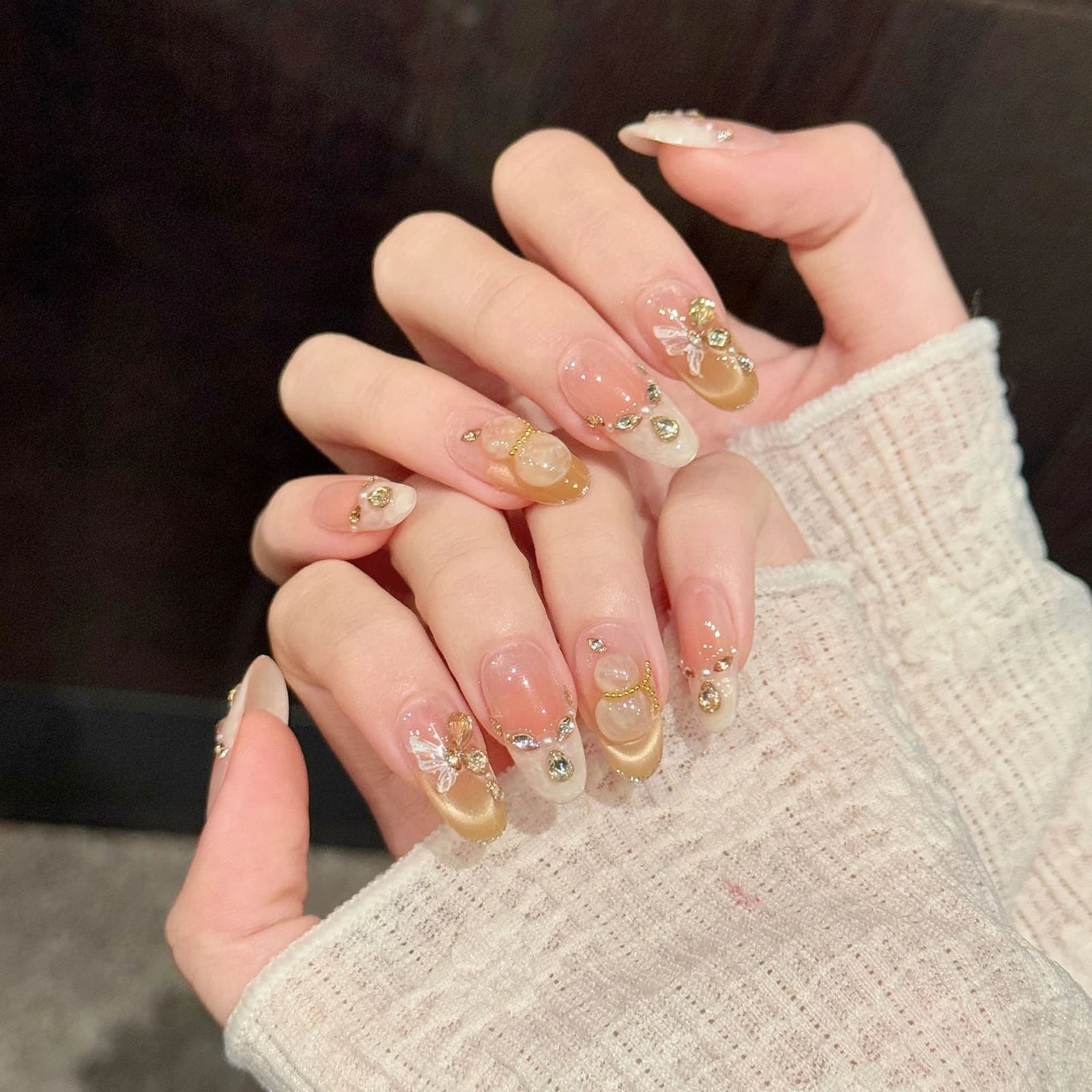 10 pezzi di unghie finte fatte a mano con testa ovale, design con occhi di gatto dorati e glitter, decorazioni in cristallo, ideali per matrimoni, feste e uso quotidiano.