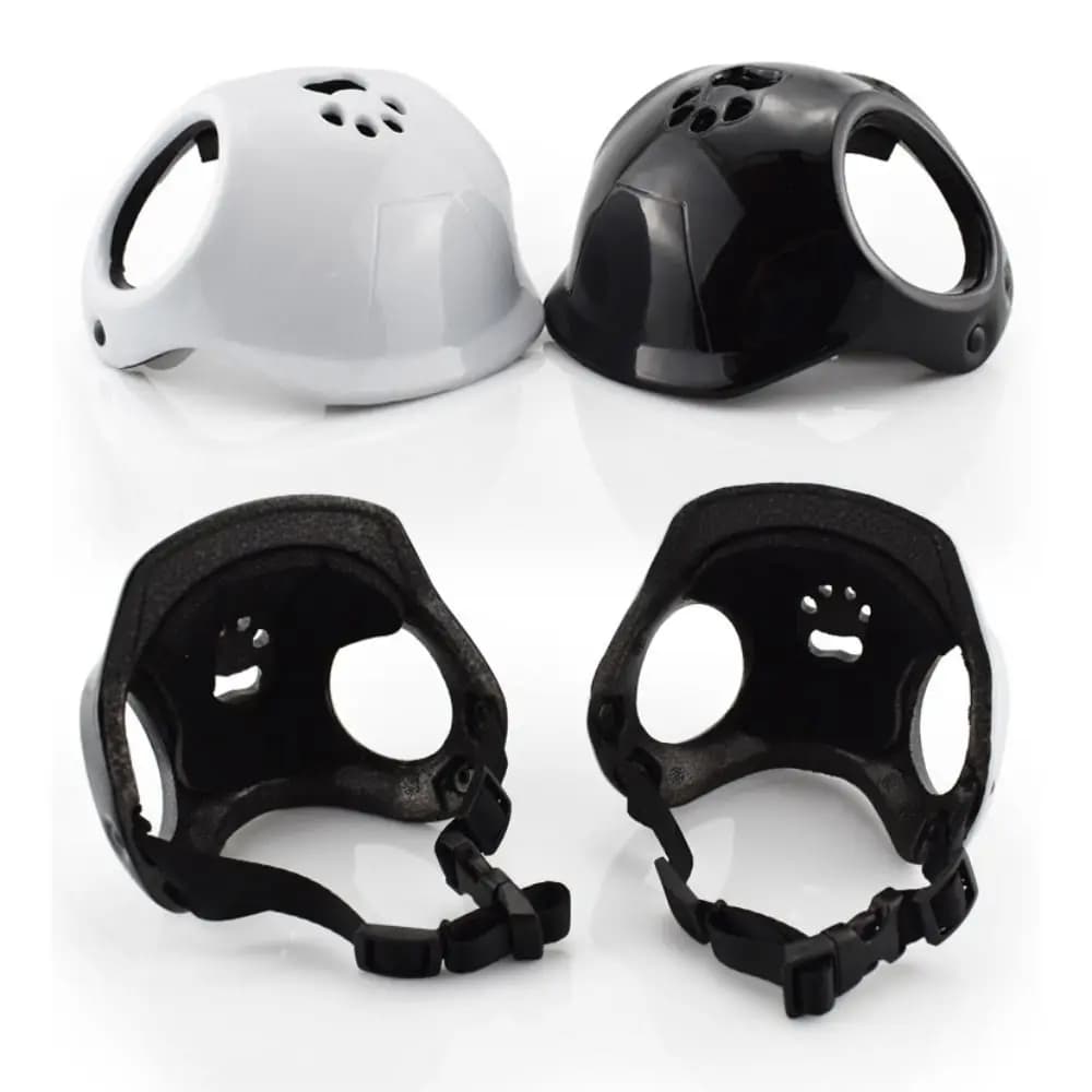 Caschi per cani in plastica con fori per le orecchie Copricapo per moto per animali domestici in tinta unita Cinghie regolabili belle Casco per locomotiva per animali domestici Gatto