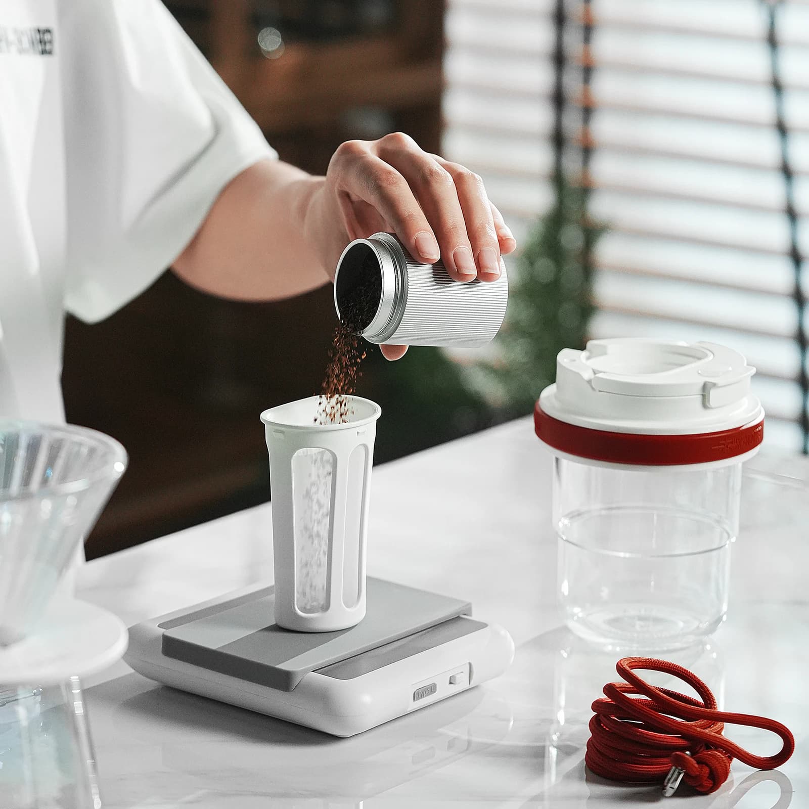 MHW-3BOMBER Cold Beer Portable Coffee Machine 530ml Tritan Cold Coffee Cup Fruit Tea Infuser Travel Cup Loss-proof Water Bottle
